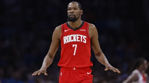 NBA昨日4胜3负：勇士防守崩塌 对阵快船陷入困境